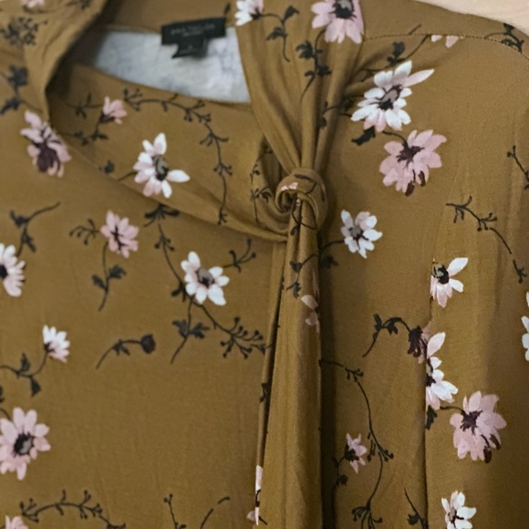 Ann Taylor Floral Tie Neck Shirt - Picture 3 of 3